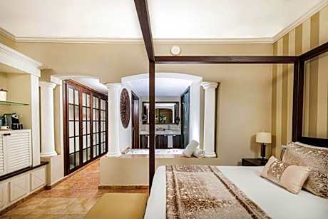 Majestic Junior Suite Swim Up - Free Wifi