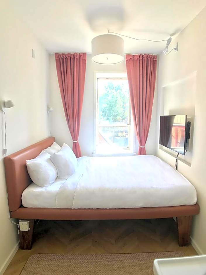 Highroad Hostel DC