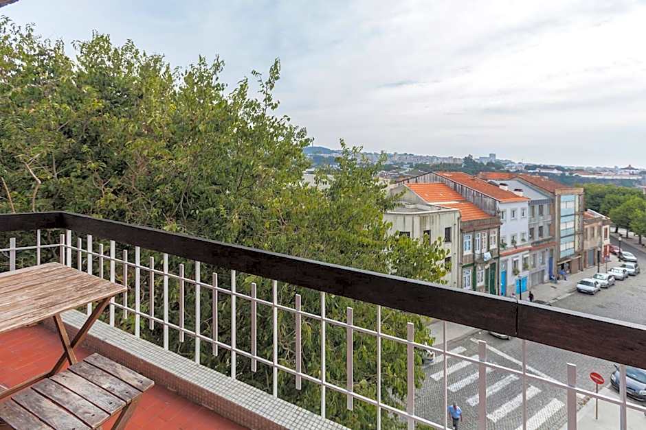 Spacious and Bright City Ap II