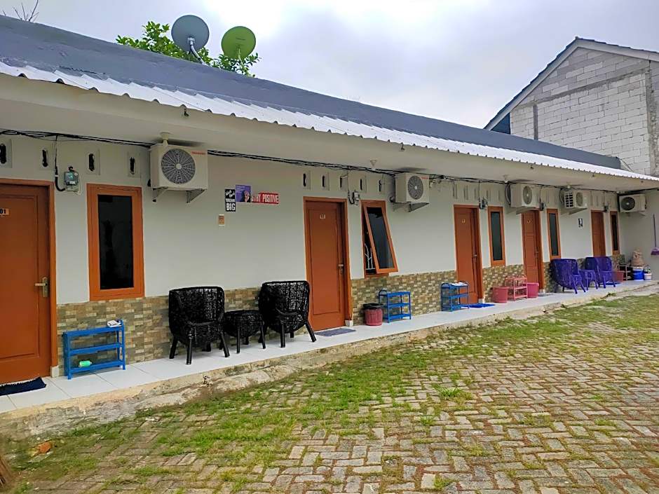 EXPRESS O 91277 Atiq Homestay Syariah