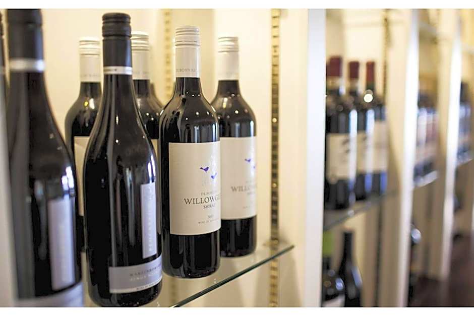 OYO White Horse Hotel