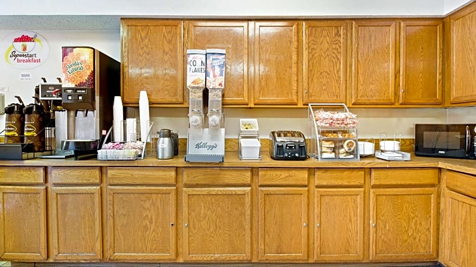 Super 8 by Wyndham Plano/Dallas Area