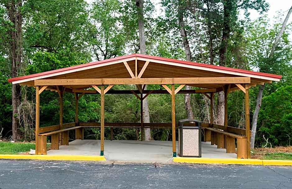Red Roof PLUS & Suites Opelika