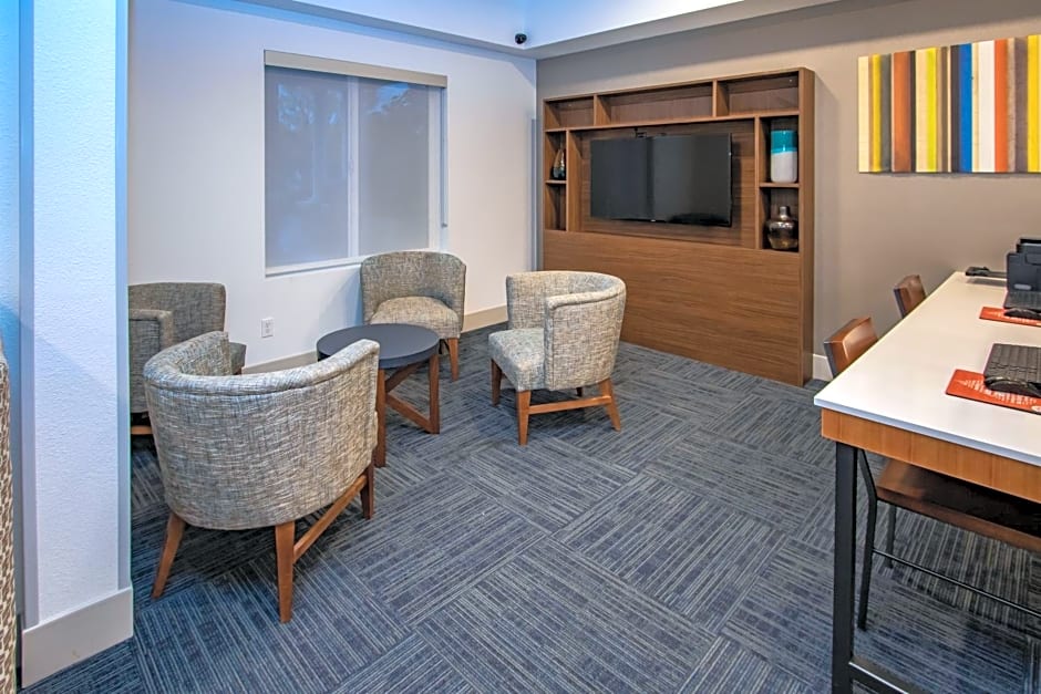 Holiday Inn Express Hotel & Suites Roseville - Galleria Area By IHG