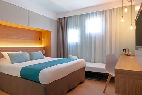 Double Room (1 double bed + 1 junior bed)