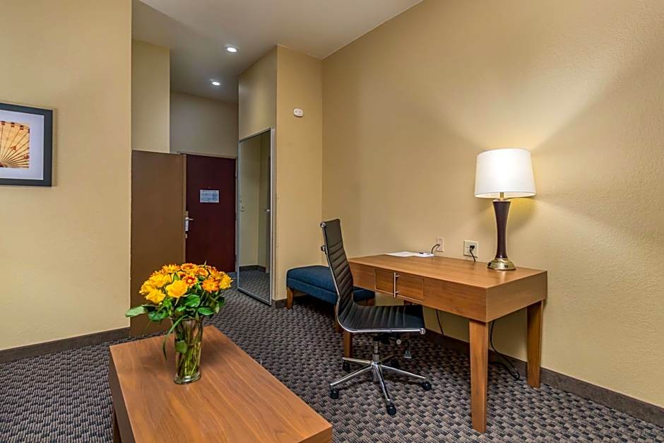 Best Western Plus Shamrock Inn & Suites