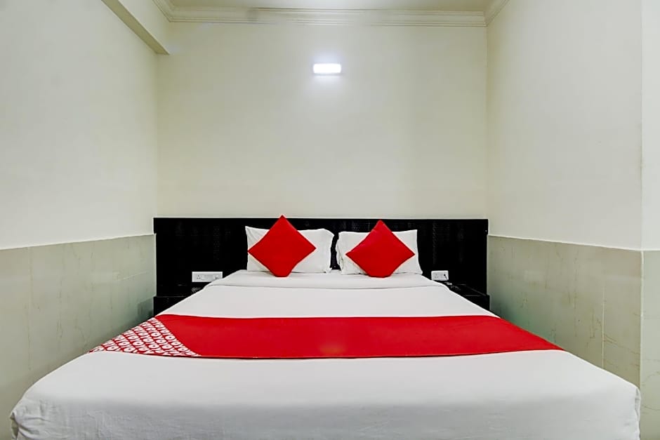 Super Hotel O NAR Comforts Near KSR Railway station