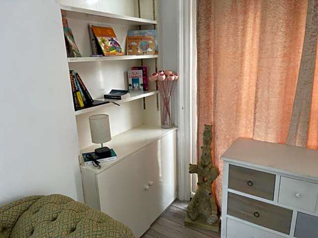 London Budget Bliss, London W12, white city, shepherd's bush market