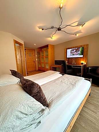 Boutique Double Room with Matterhorn View