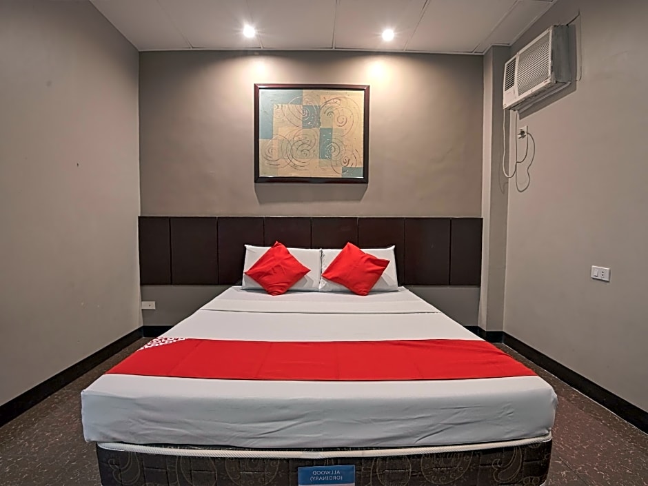 OYO 584 Grace Residence Hall