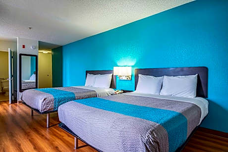 2 Full Beds | Suite, Smoking, Kitchen