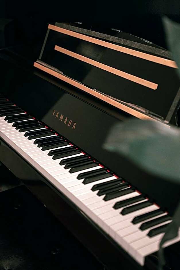 Grand Piano & Shinjuku 5min walk from station