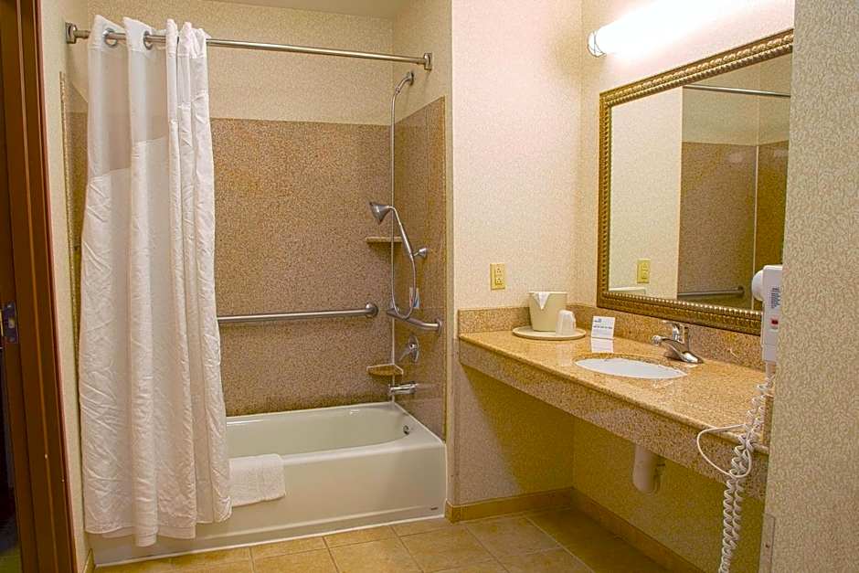Holiday Inn Express Hotel & Suites Center By IHG