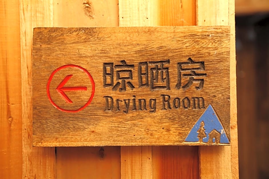 Dragon's Den Hostel