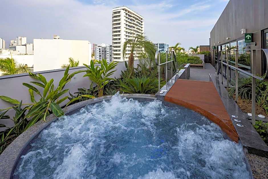 DoubleTree by Hilton Lima San Isidro