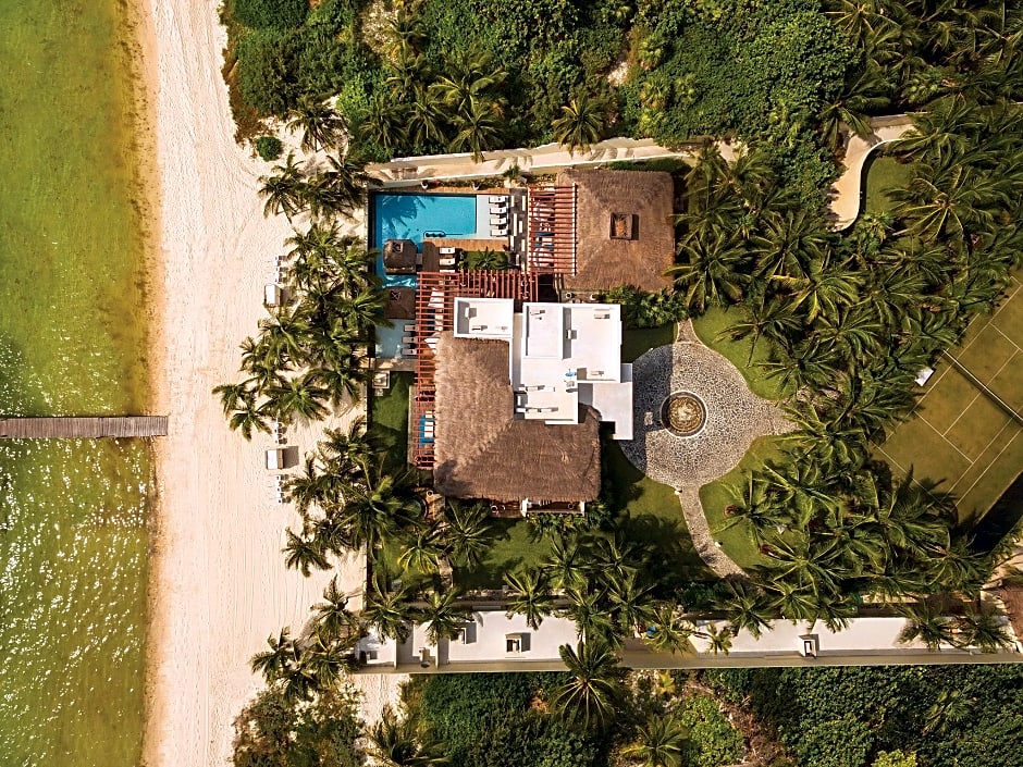 Azul Villa Esmeralda, by Karisma