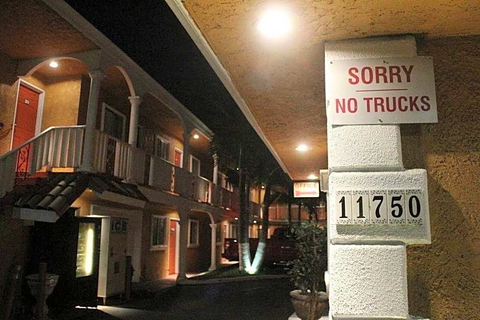Paradise Inn & Suites