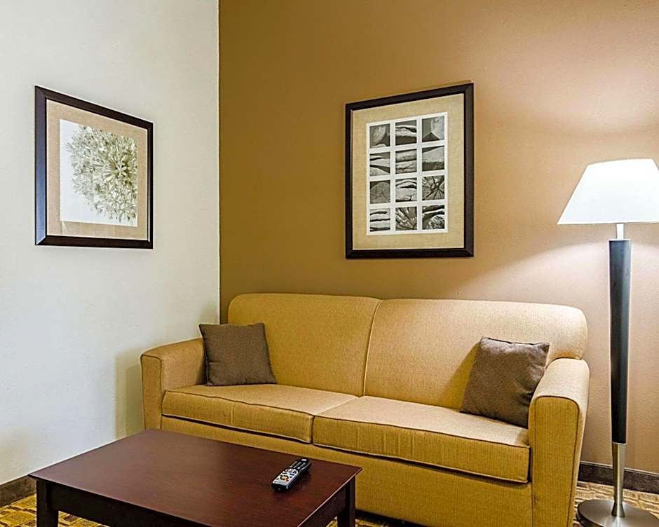 Comfort Inn & Suites Lawrence