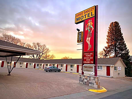 Annie Oakley Motel Oakley