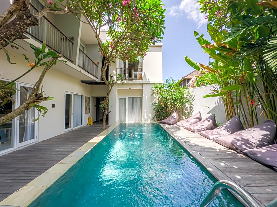 Hola Seminyak