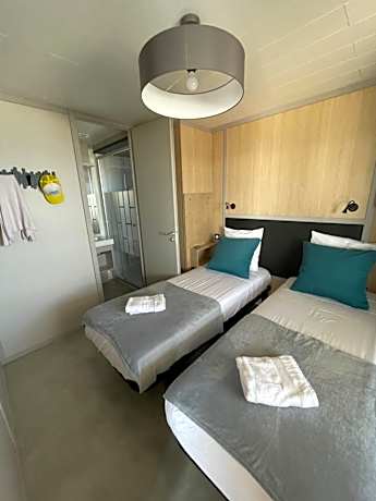 Two-Bedroom LodgeBoat 4 People - Grand Large Side