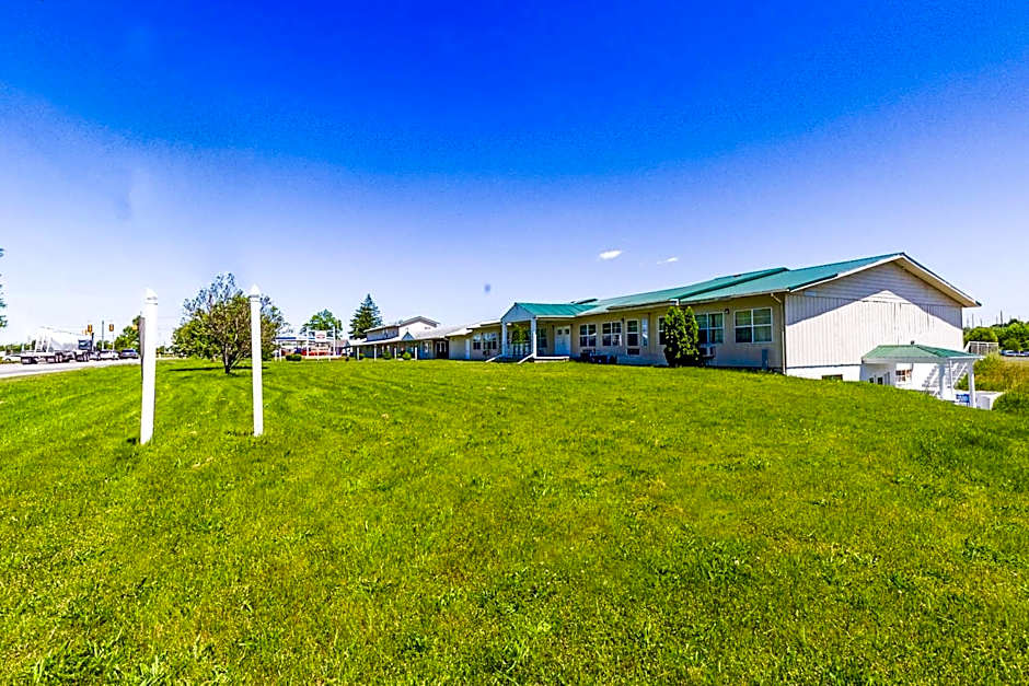 Country Hearth Inn & Suites By OYO Sturgis