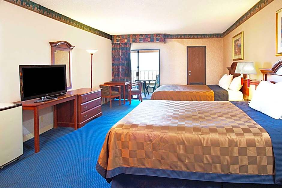 Travelodge by Wyndham Ocean Front