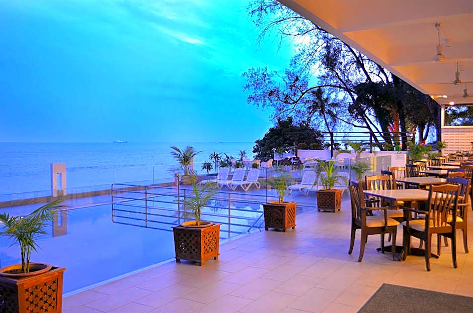 Hotel Sentral Seaview @ ​Beachfront