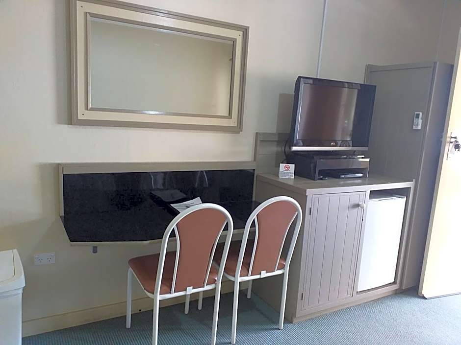 Bucketts Way Motel and Restaurant