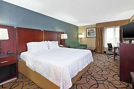 King Room with Sofa Bed and Study - Non-Smoking