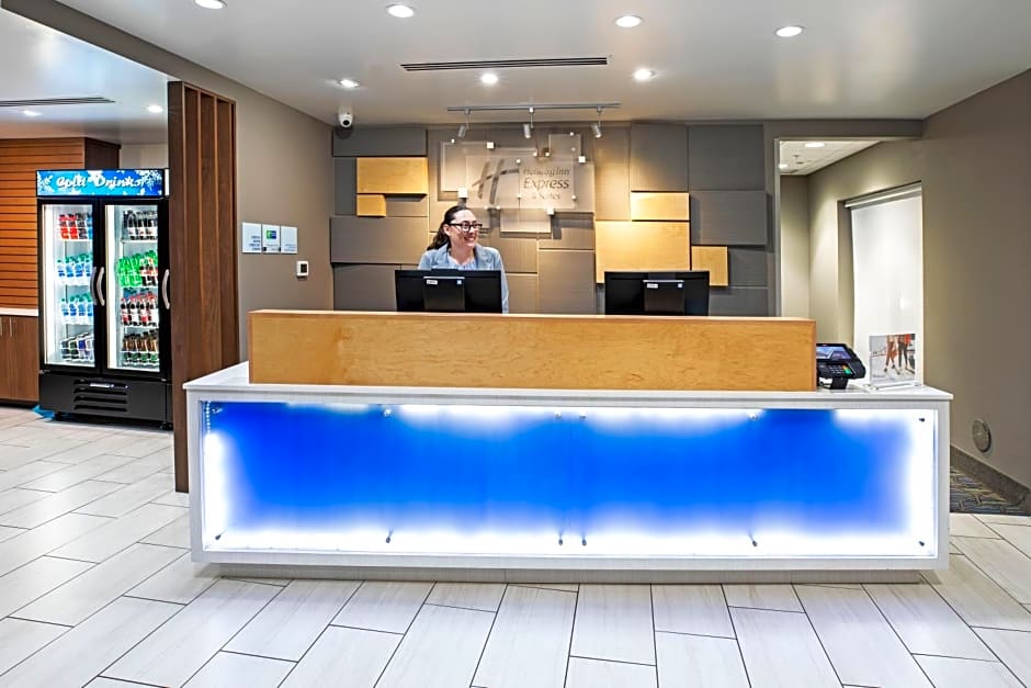 Holiday Inn Express & Suites TULSA SOUTH - WOODLAND HILLS