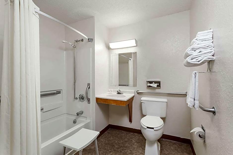 Super 8 by Wyndham Sidney NY