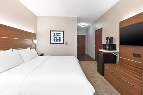 Standard King Room with Roll-In Shower - Communications Access