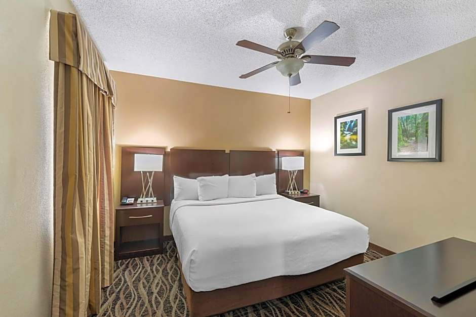 Best Western Plus Russellville Hotel and Suites