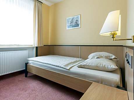 Single Room - Non-Smoking