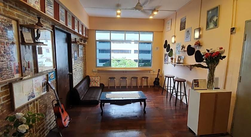 Escape Backpackers KK