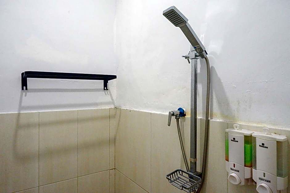 RedDoorz At Jalan Raya Baturaden