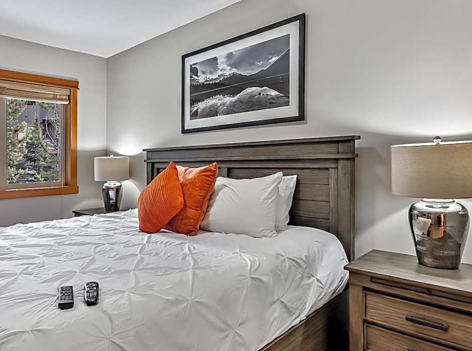 Suites with Pool & Hot tubs managed by Little Sister Getaways