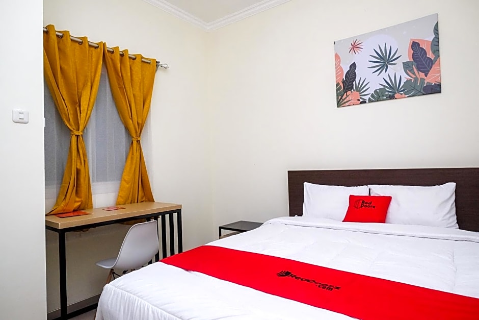RedDoorz near Kawasan Bandara Ahmad Yani Semarang 2