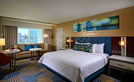 South Tower Classic King Smoking