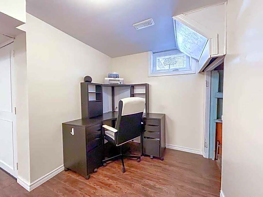 Spacious 5BR home. Close to everything!