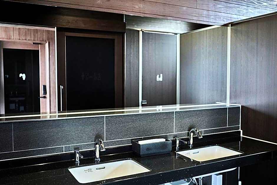 Snow Peak YAKEI SUITE ABURAYAMA FUKUOKA