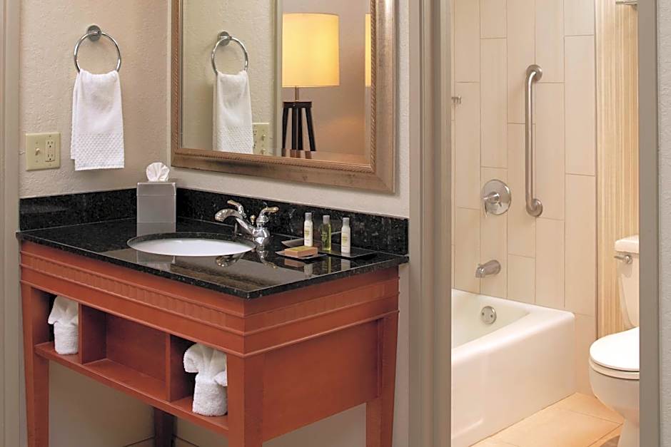 DoubleTree Suites by Hilton Hotel Seattle Airport - Southcenter