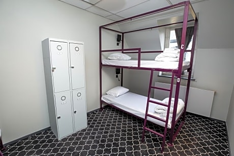 Bed in 4-Bed Female Dormitory Room Ensuite