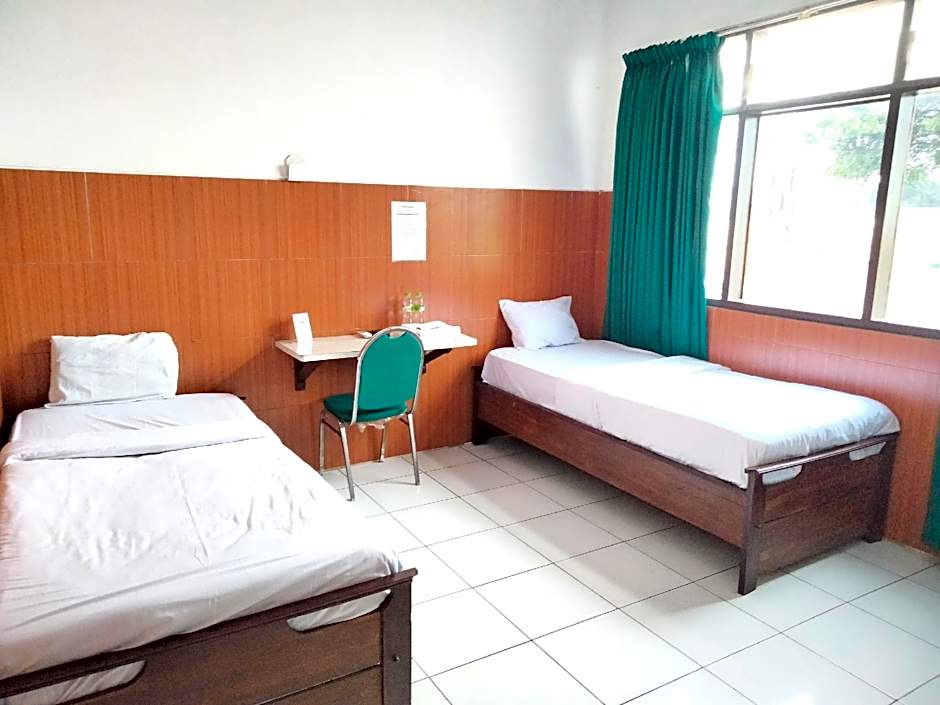 Sartika Hotel Mitra RedDoorz Pati