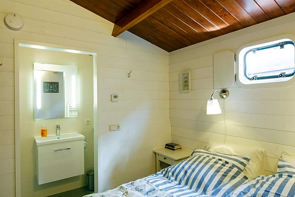 BlackPearl Boat&Breakfast