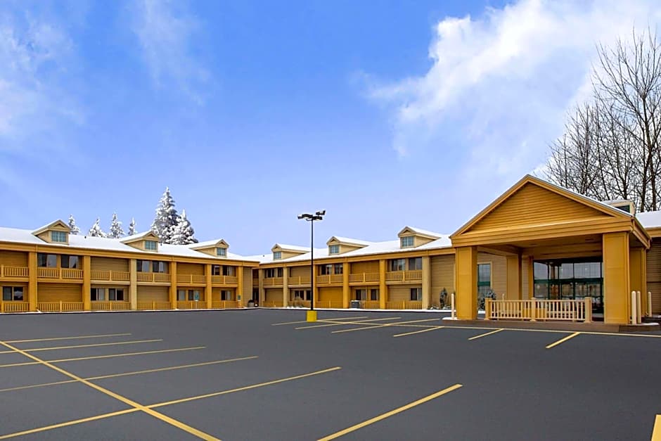 La Quinta Inn & Suites by Wyndham Oshkosh