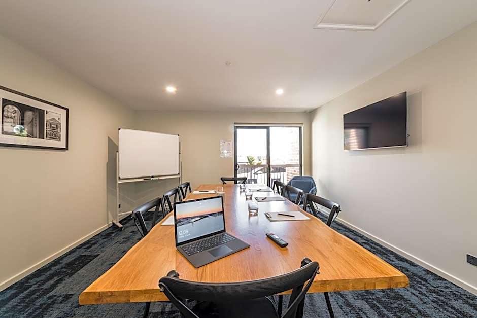 AVENUE MOTEL APARTMENTS