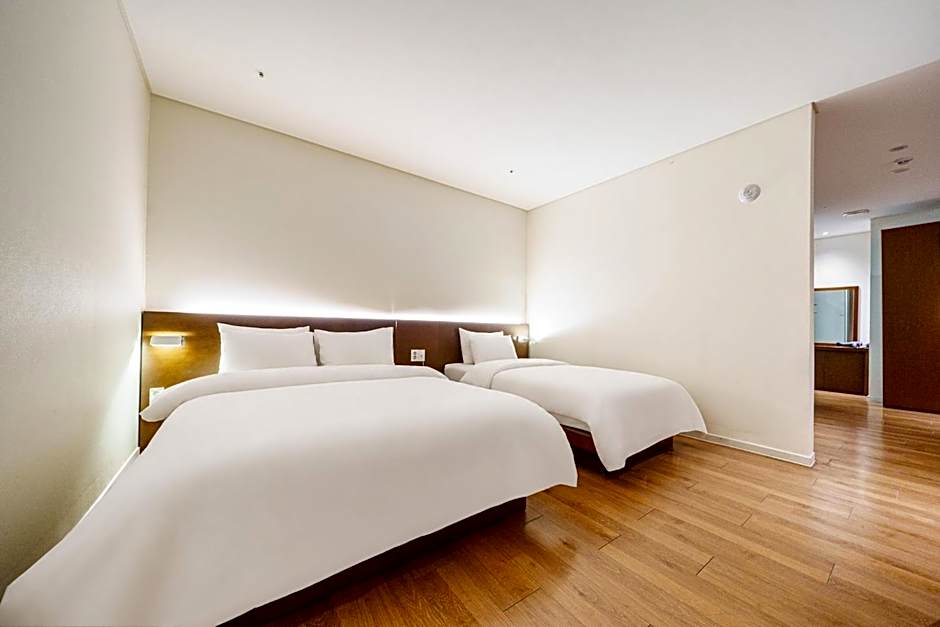Golden River Hotel