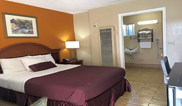 Holland Inn and Suites